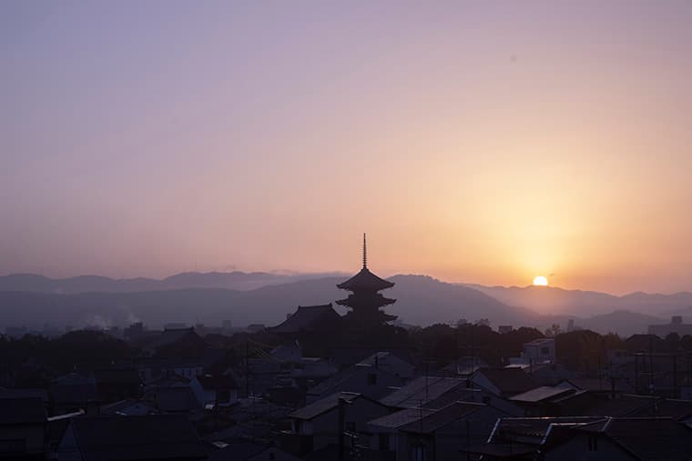 Bình minh trên chùa Kiyomizu-dera, Kyoto